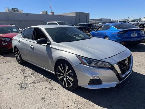 2022 Nissan Altima SR FWD