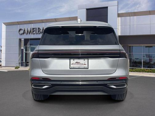 Silver Radiance Metallic Clearcoat 2024 Lincoln Nautilus Premiere