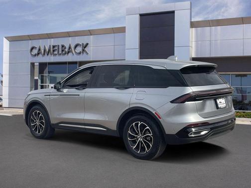 Silver Radiance Metallic Clearcoat 2024 Lincoln Nautilus Premiere