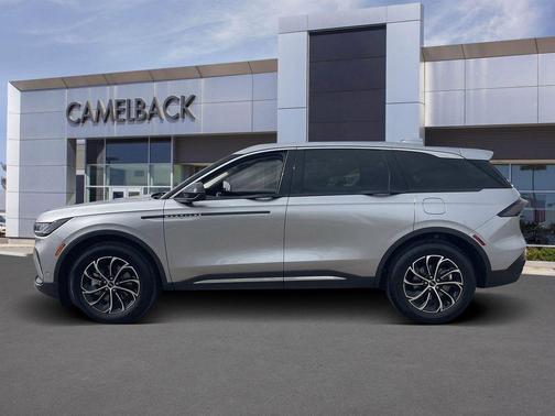 Silver Radiance Metallic Clearcoat 2024 Lincoln Nautilus Premiere