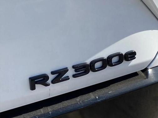 2025 Lexus RZ 300e 300e Premium