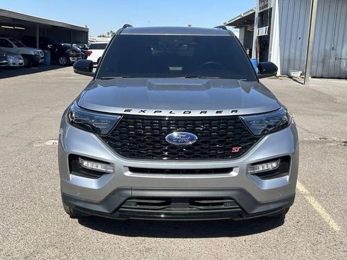 Iconic Silver Metallic 2024 Ford Explorer ST