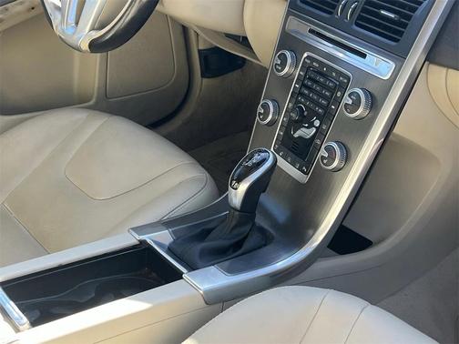 2016 Volvo XC60 T6 Drive-E Platinum