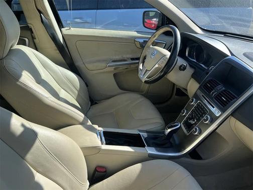 2016 Volvo XC60 T6 Drive-E Platinum