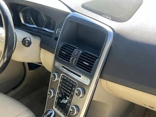 2016 Volvo XC60 T6 Drive-E Platinum