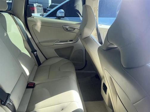 2016 Volvo XC60 T6 Drive-E Platinum