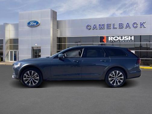2021 Volvo V90 Cross Country T6