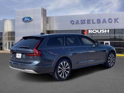 2021 Volvo V90 Cross Country T6
