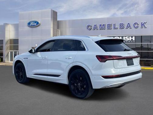 2022 Audi e-tron Premium Plus