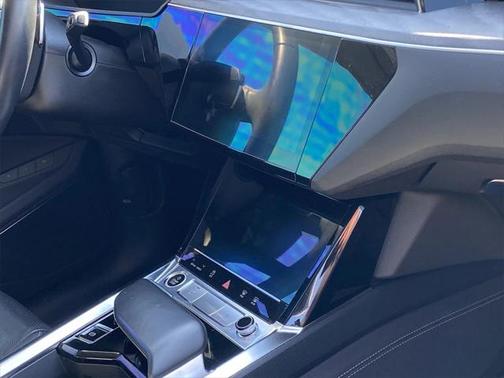 2022 Audi e-tron Premium Plus