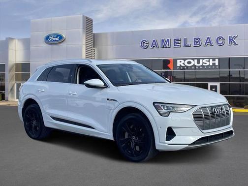 2022 Audi e-tron Premium Plus