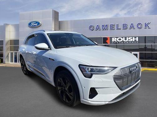 2022 Audi e-tron Premium Plus