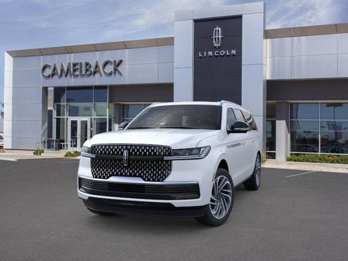 Pristine White Metallic Tri-Coat 2026 Lincoln Navigator Reserve