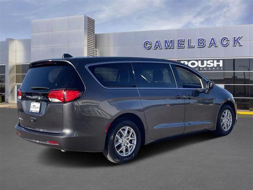 2022 Chrysler Voyager LX