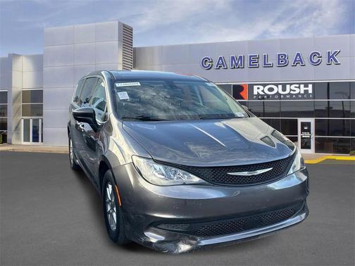 2022 Chrysler Voyager LX