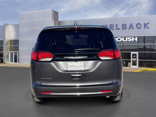 2022 Chrysler Voyager LX