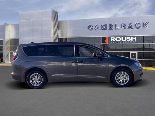 2022 Chrysler Voyager LX