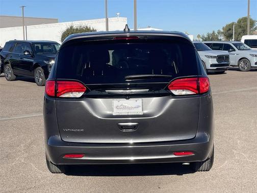 2022 Chrysler Voyager LX