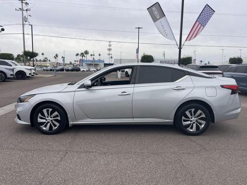 Brilliant Silver Metallic 2022 Nissan Altima S FWD