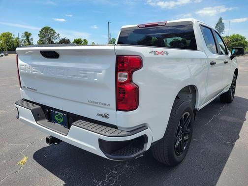 Summit White 2022 Chevrolet Silverado 1500 Custom