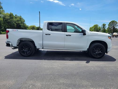 Summit White 2022 Chevrolet Silverado 1500 Custom