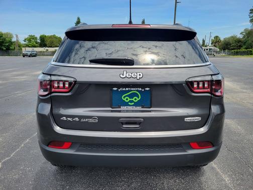 Granite Crystal Metallic Clearcoat 2022 Jeep Compass Latitude