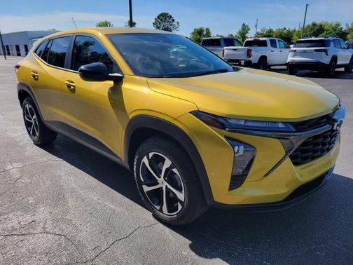 Nitro Yellow Metallic 2024 Chevrolet Trax FWD 1RS