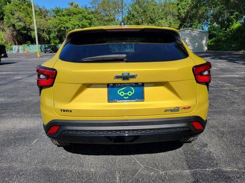 Nitro Yellow Metallic 2024 Chevrolet Trax FWD 1RS
