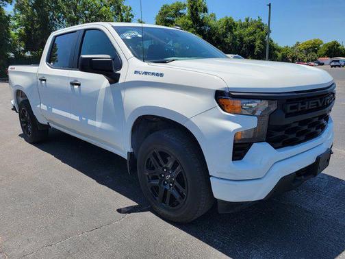 Summit White 2022 Chevrolet Silverado 1500 Custom