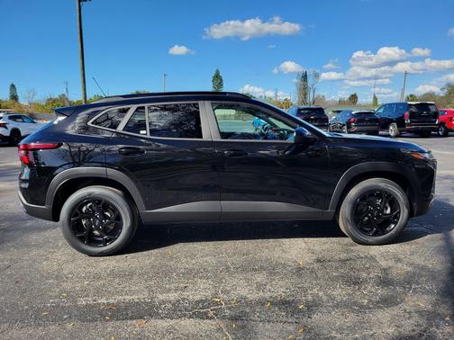 Mosaic Black Metallic 2026 Chevrolet Trax LT
