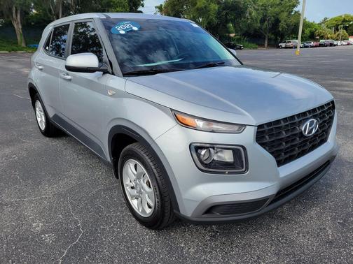 Stellar Silver 2021 Hyundai VENUE SE