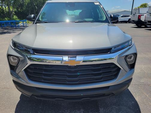 Sterling Gray Metallic 2026 Chevrolet Trailblazer LS
