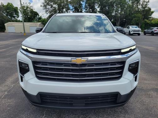 Summit White 2027 Chevrolet Traverse LT