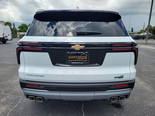 Summit White 2027 Chevrolet Traverse LT