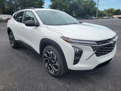 Summit White 2026 Chevrolet Trax FWD 2RS