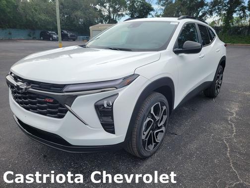 Summit White 2026 Chevrolet Trax FWD 2RS