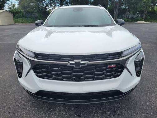 Summit White 2026 Chevrolet Trax FWD 2RS