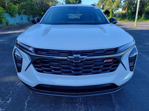 Summit White 2026 Chevrolet Trax FWD 2RS