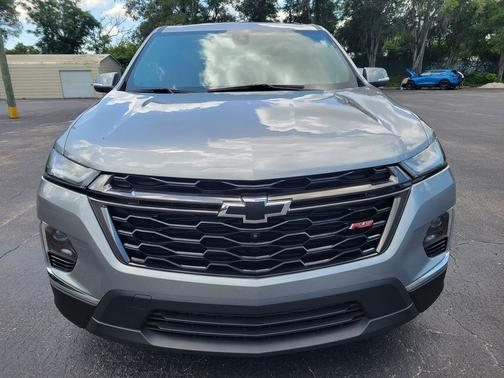 Sterling Gray Metallic 2023 Chevrolet Traverse RS