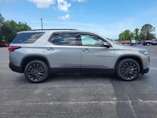 Sterling Gray Metallic 2023 Chevrolet Traverse RS