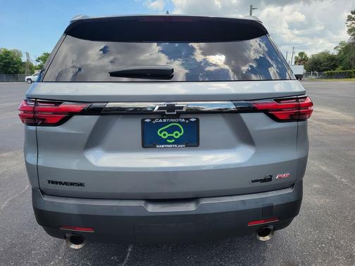 Sterling Gray Metallic 2023 Chevrolet Traverse RS