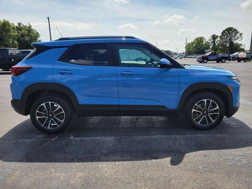 Fountain Blue 2024 Chevrolet Trailblazer LT