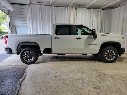 2025 Chevrolet Silverado 2500 Custom