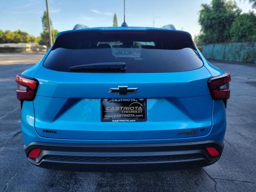 Marina Blue Metallic 2026 Chevrolet Trax LT