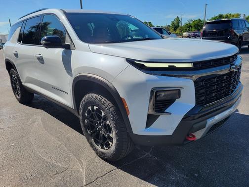 Polar White Tricoat 2027 Chevrolet Traverse AWD Z71