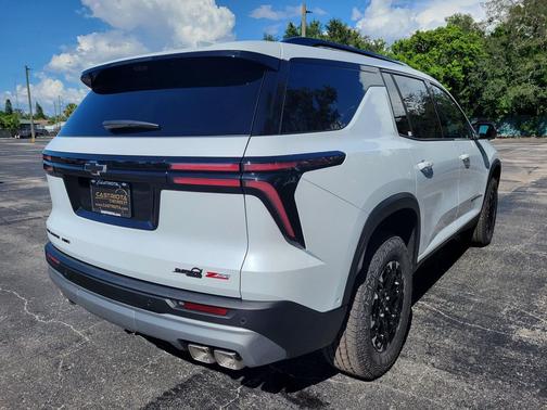 Polar White Tricoat 2027 Chevrolet Traverse AWD Z71