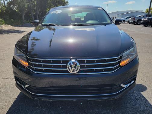 Black 2018 Volkswagen Passat 2.0T SE
