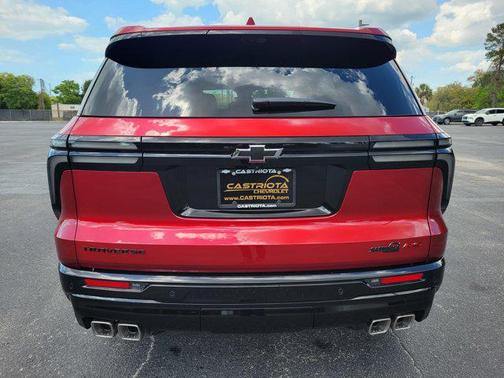 Radiant Red Tintcoat 2026 Chevrolet Traverse RS