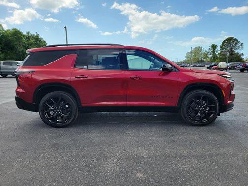 Radiant Red Tintcoat 2026 Chevrolet Traverse RS
