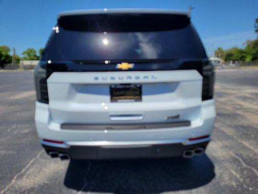 Polar White Tricoat 2026 Chevrolet Suburban High Country, RWD